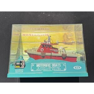 FIRE BOAT-Hobby Toy "MIGHTY BLAZE" 1967 IDEAL MOTORIFIC Boats In Display Box